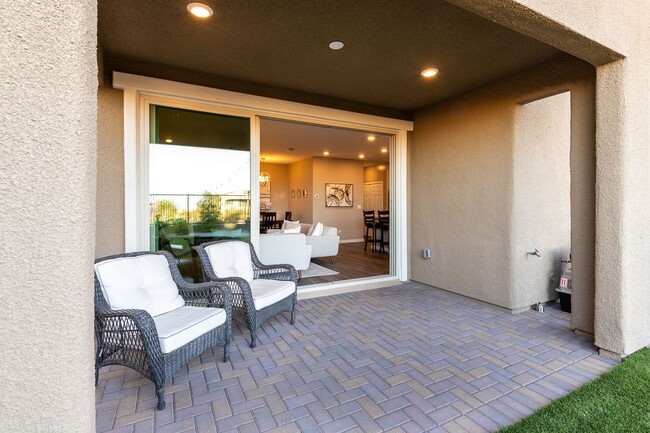 Building Photo - Furnished 3 bedroom house In Summerlin Gat...