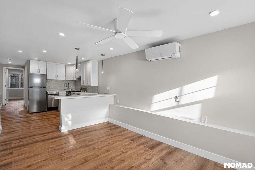 Building Photo - 857 McElroy St