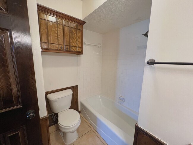 Building Photo - CHARMING 3 BED IN EDMOND!