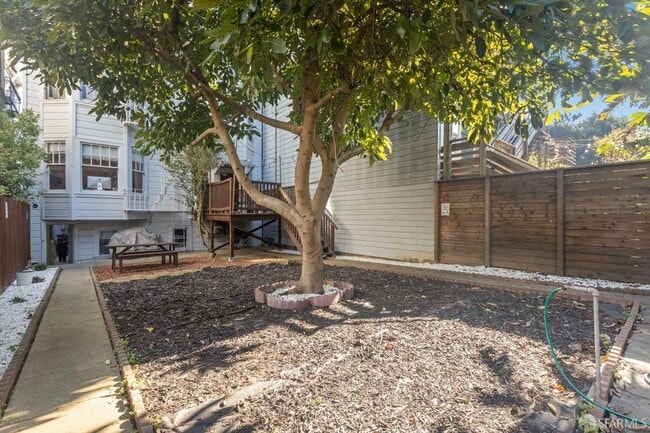 Building Photo - 1166 S Van Ness Ave