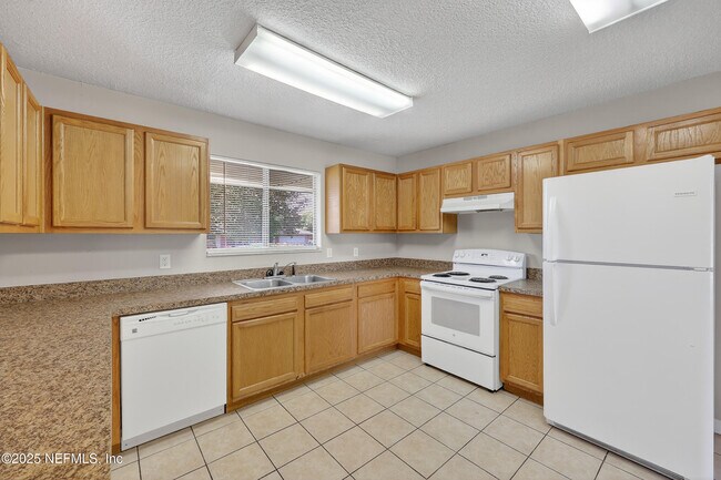 Building Photo - 551 William Penn St