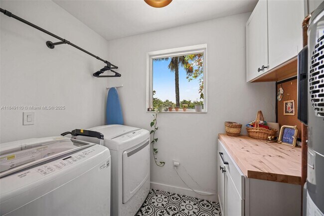 Building Photo - 8750 SW 125th Terrace