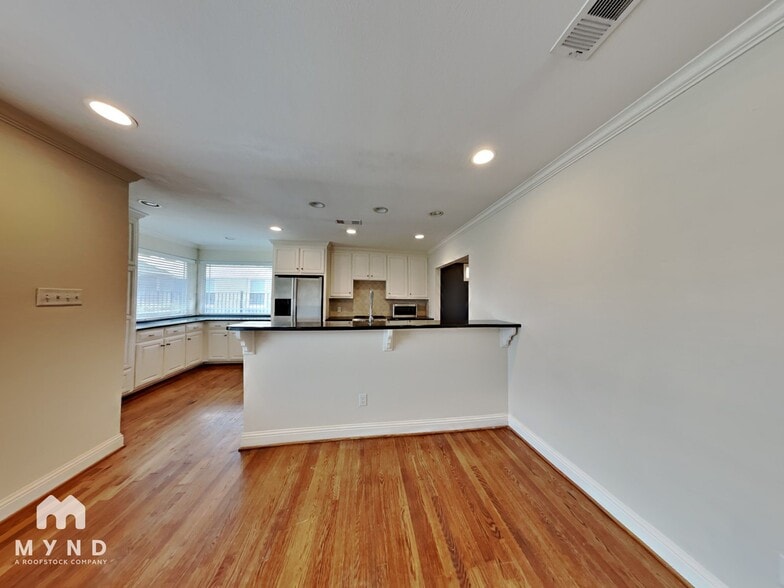 Building Photo - 6111 Ellsworth Ave