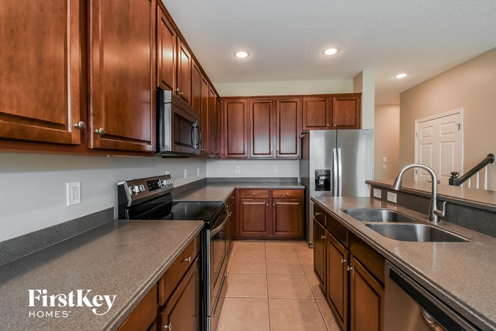 Building Photo - 8327 Highgate Dr