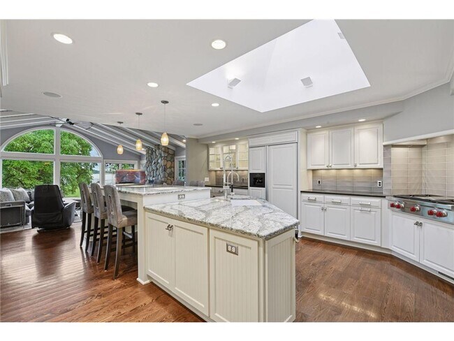 Building Photo - 3135 Shoreline Dr