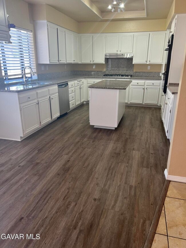 Building Photo - 325 Rainbow Terrace