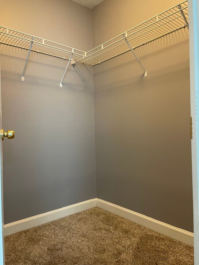 Building Photo - 107 Arbor Oaks Dr