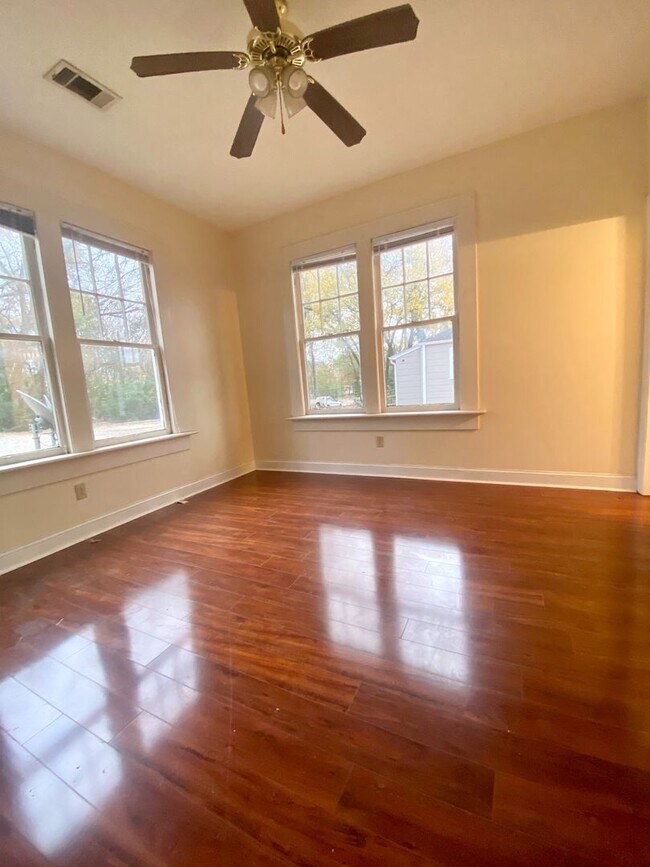 Building Photo - 326 N Madison St