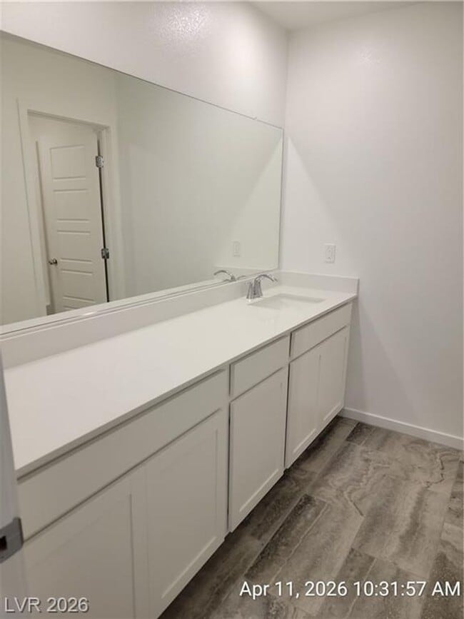 Building Photo - Spacious Henderson Townhome with Balconies and Resort Amenities