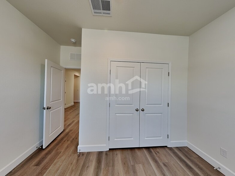 Building Photo - 10390 Bishops Cap St