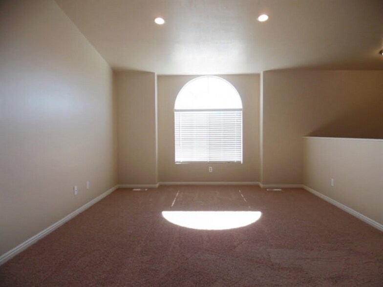 Building Photo - 2872 2075 S