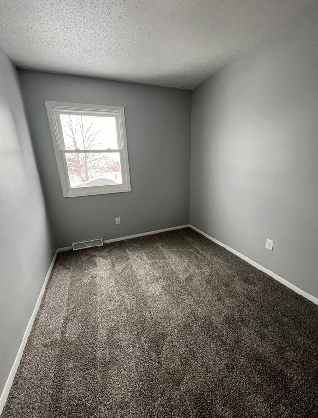 Building Photo - 5437/5439 N Linwood Ave