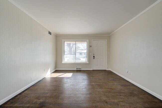 Building Photo - 2501 Ashley Dr