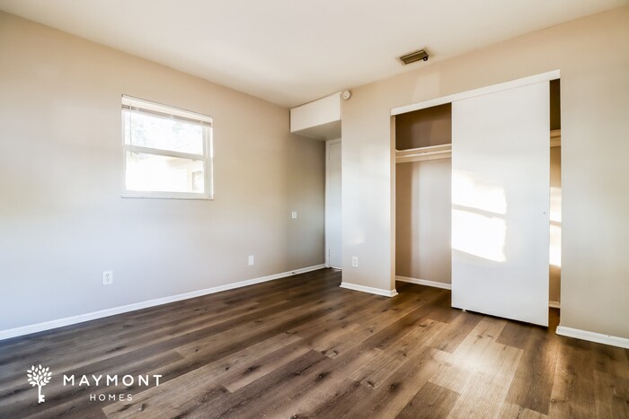 Building Photo - 779 Lynndale St N