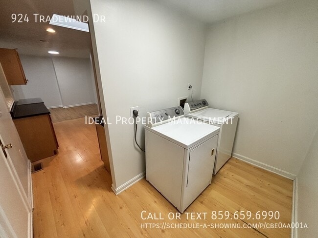 Building Photo - 924 Tradewind Dr