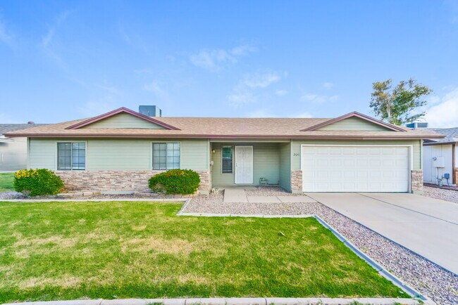 Building Photo - 2641 E Isabella Ave