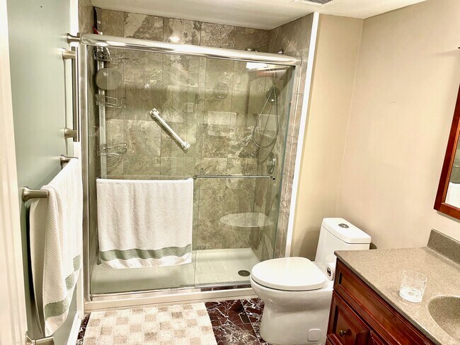 Building Photo - 900 S Hanley Rd