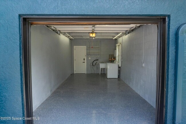 Building Photo - 1712 Pineapple Ave