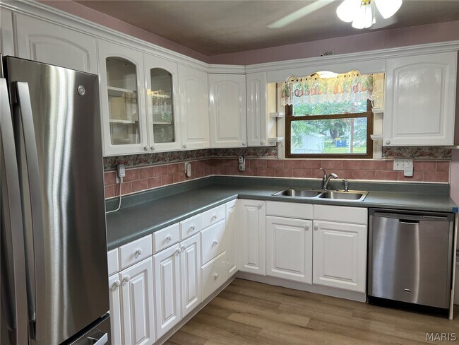 Building Photo - 415 Roanoke Dr