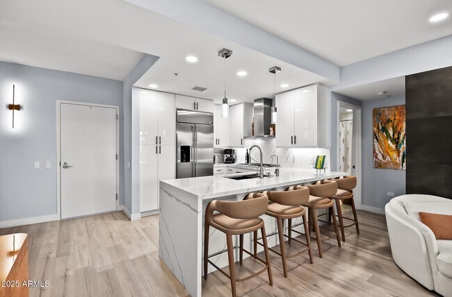 Building Photo - 7167 E Rancho Vista Dr