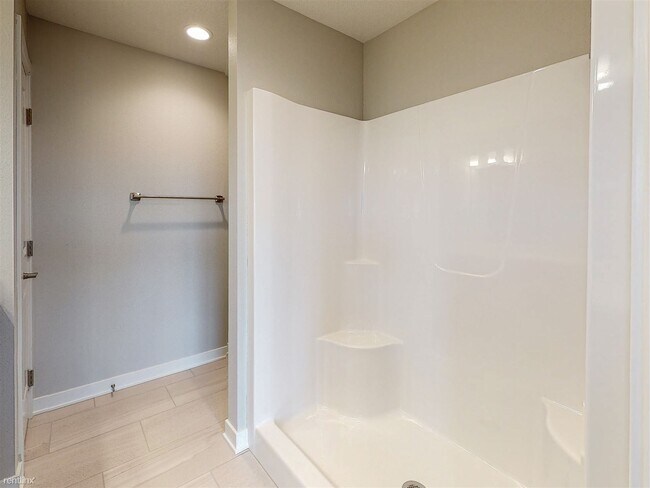 Building Photo - 3 br, 2.5 bath Townhome - Waterford Creek ...