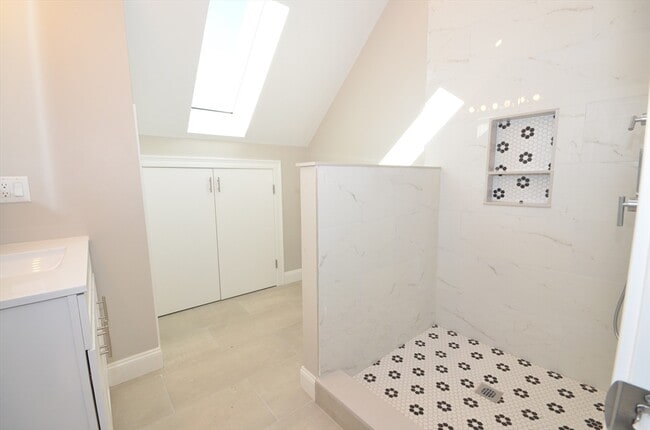 Building Photo - 18 Eaton Ave