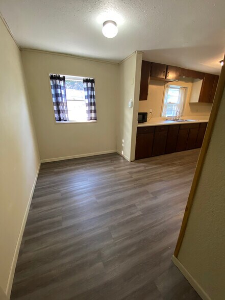 Dining - 923 N 7th St