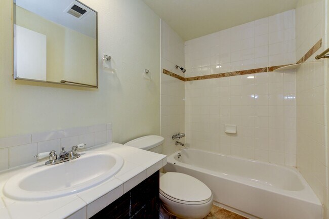 Building Photo - 840 North St