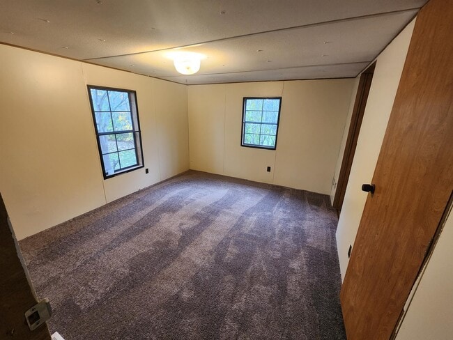 Building Photo - 2966 Laird Ave