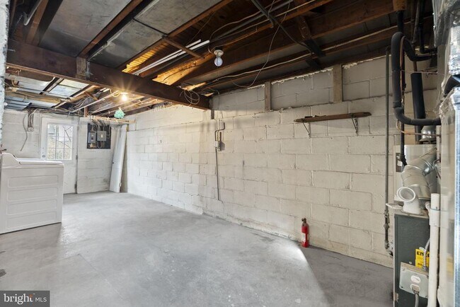 Building Photo - 5 Dowling Ave