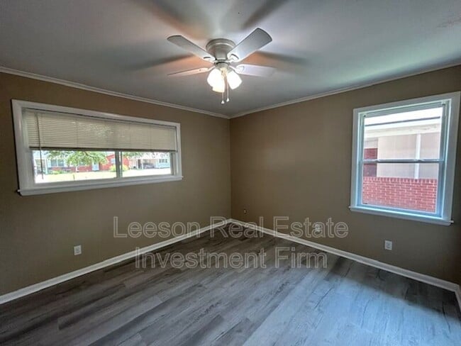Building Photo - 2038 Lovers Ln