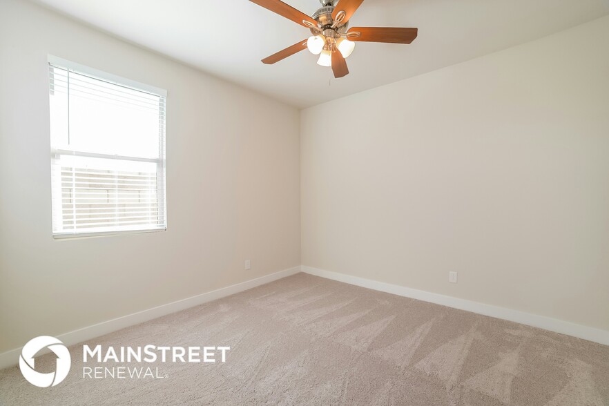 Building Photo - 8712 S 69th Dr