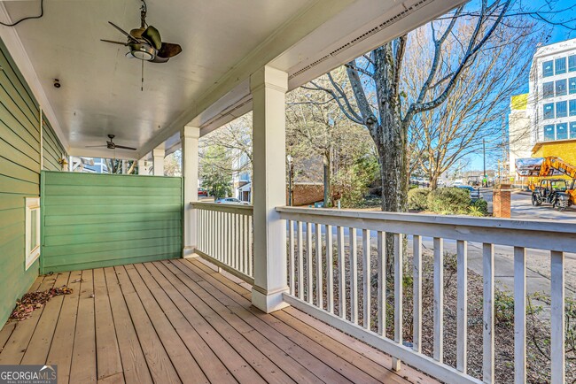 Building Photo - 225 Carlyle Park Dr