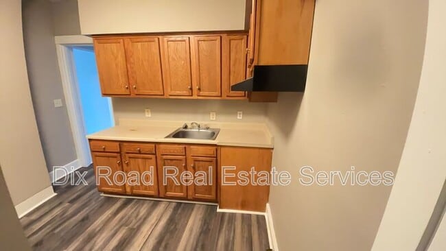 Building Photo - 821 Sixteenth Avenue