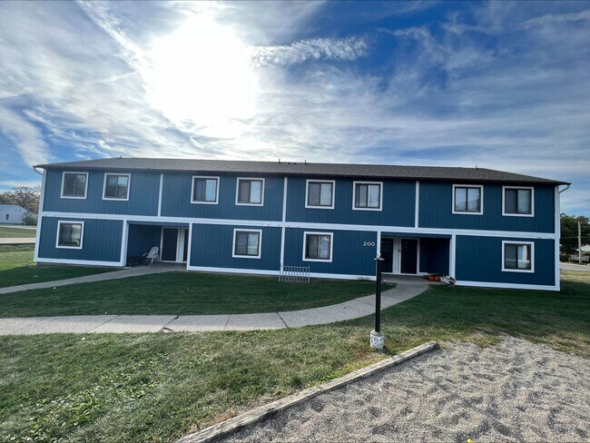 Building Photo - Near Local Shops and Restaurants