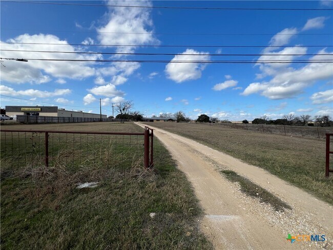Building Photo - 10694 FM1670