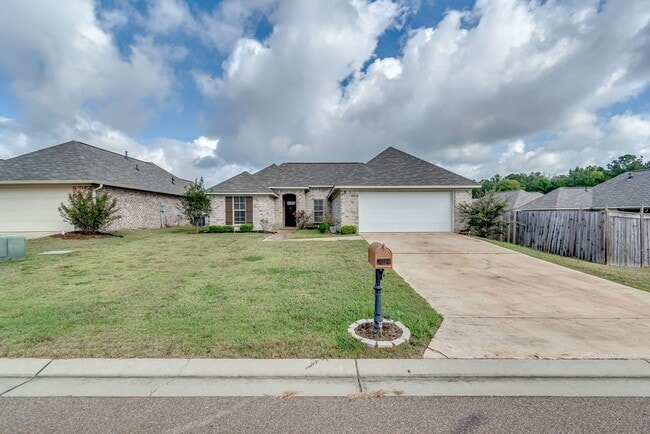 Building Photo - Beautiful New 3 Bed 2 Bath Home in Greenfield Station!