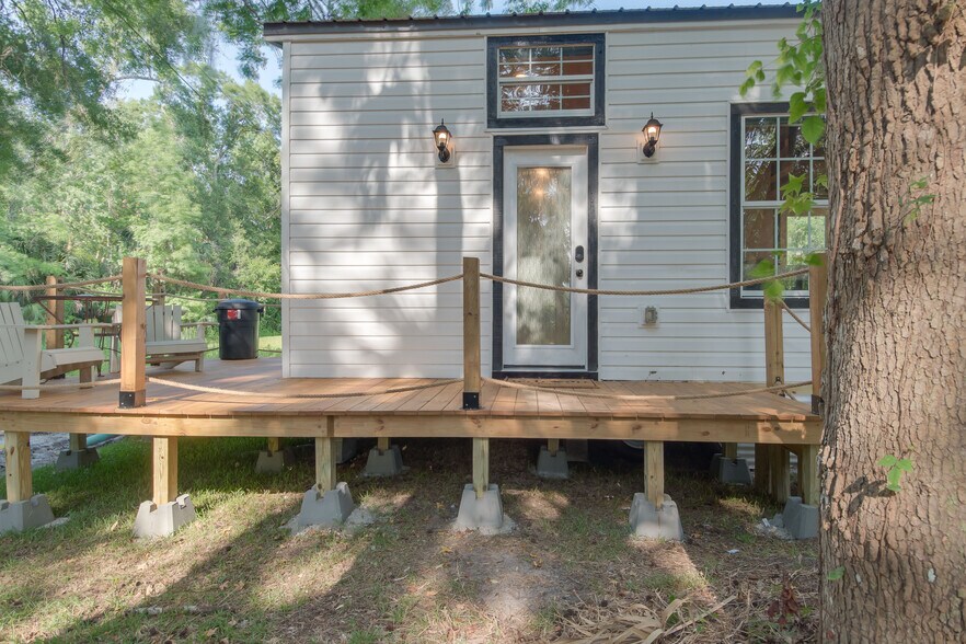 Building Photo - 4275 Mecca Hammock Trl
