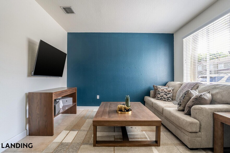 Building Photo - 1140 SE 24th Rd