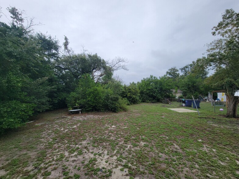 Building Photo - 1710 Chestnut Ave