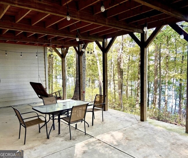 Building Photo - 6965 Lakeside Pl