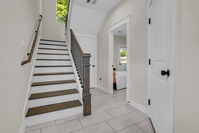 Building Photo - 5303 Donovan Gdns Ln