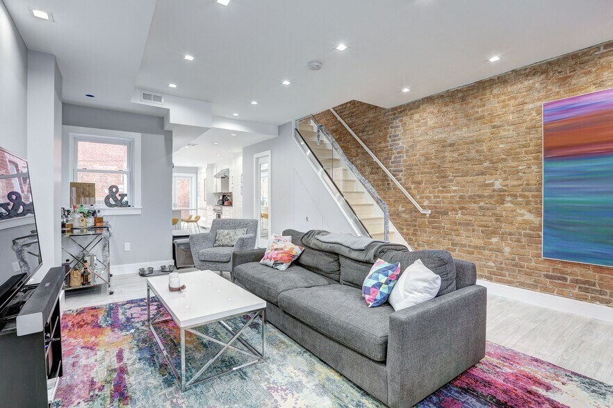 Building Photo - 1745 11th St NW