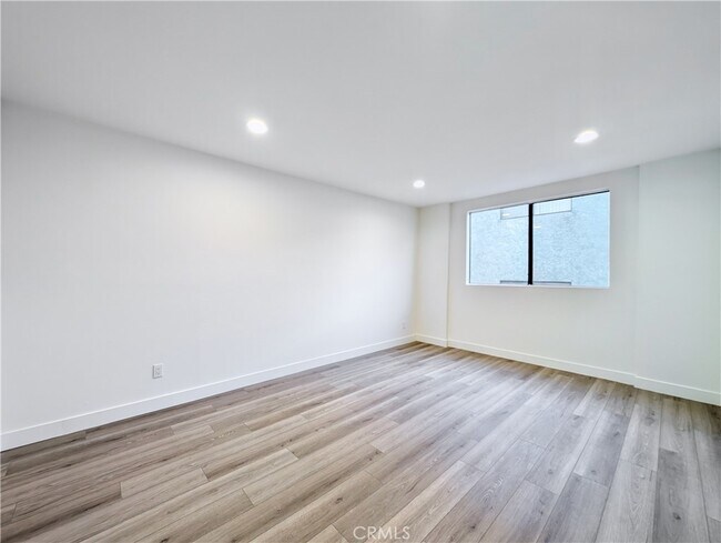 Building Photo - 17312 Chatsworth St