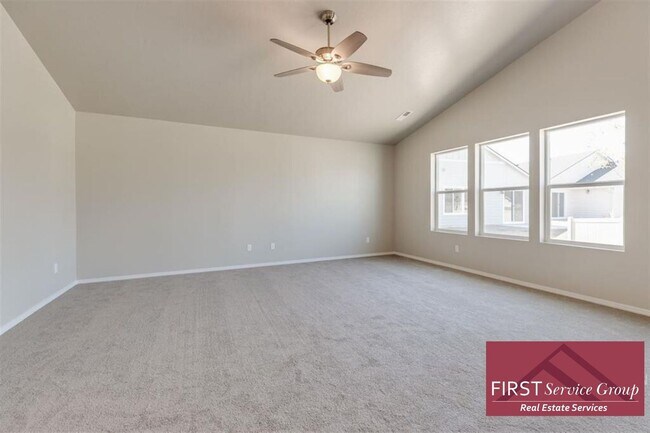 Building Photo - Newer Home Meridian!!!