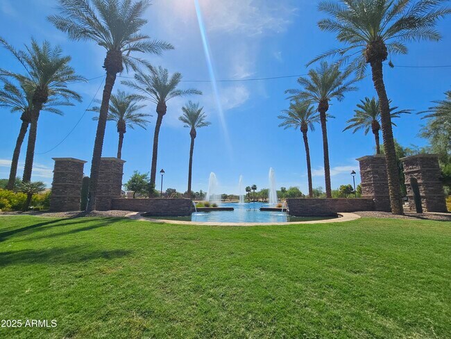 Building Photo - 42804 W Sunland Dr