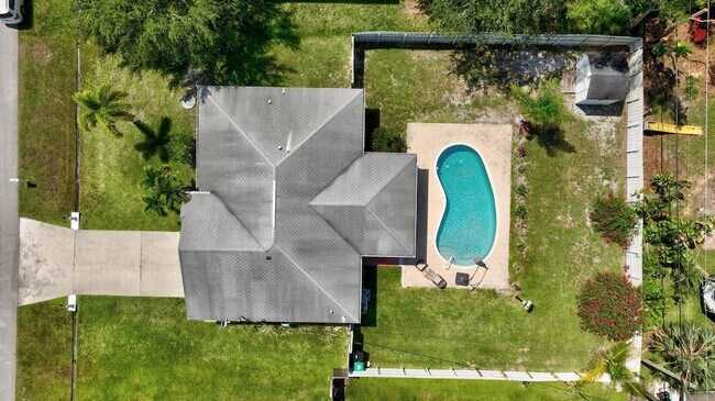 Building Photo - 1838 SE Genaro Terrace