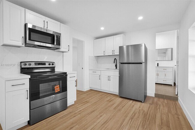 Building Photo - 2419 Coolidge St