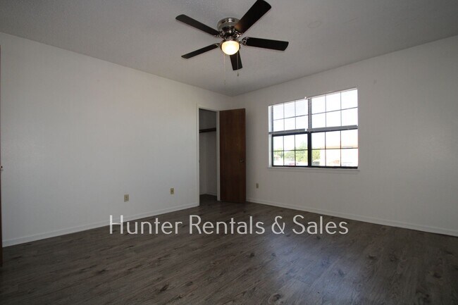 Building Photo - Cozy Two-Story Town Home