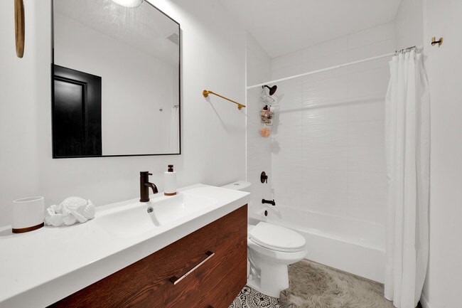 Building Photo - 1522 N Leamington Ave